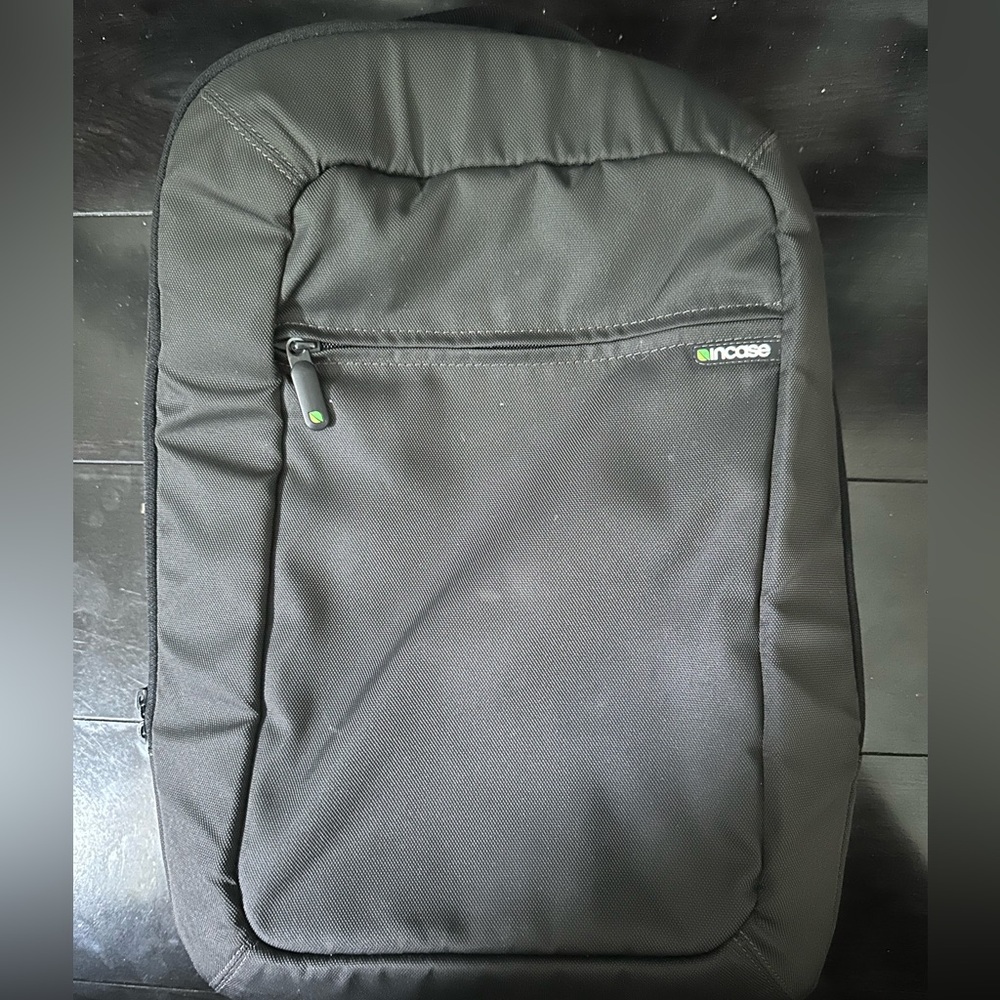 Incase Nylon Sling Pack - Like New - Sleek Design - Excellent Organization